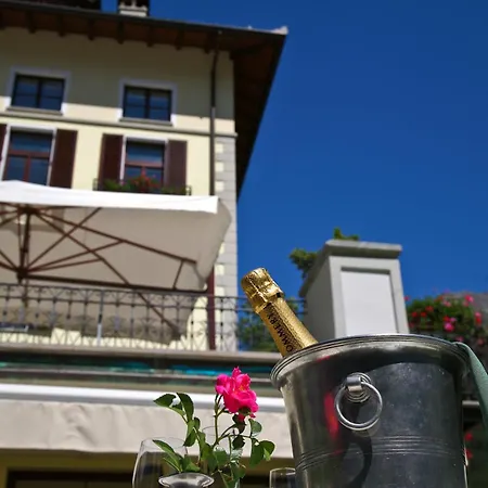 Novecento Romantic - Estella Collection & Experience